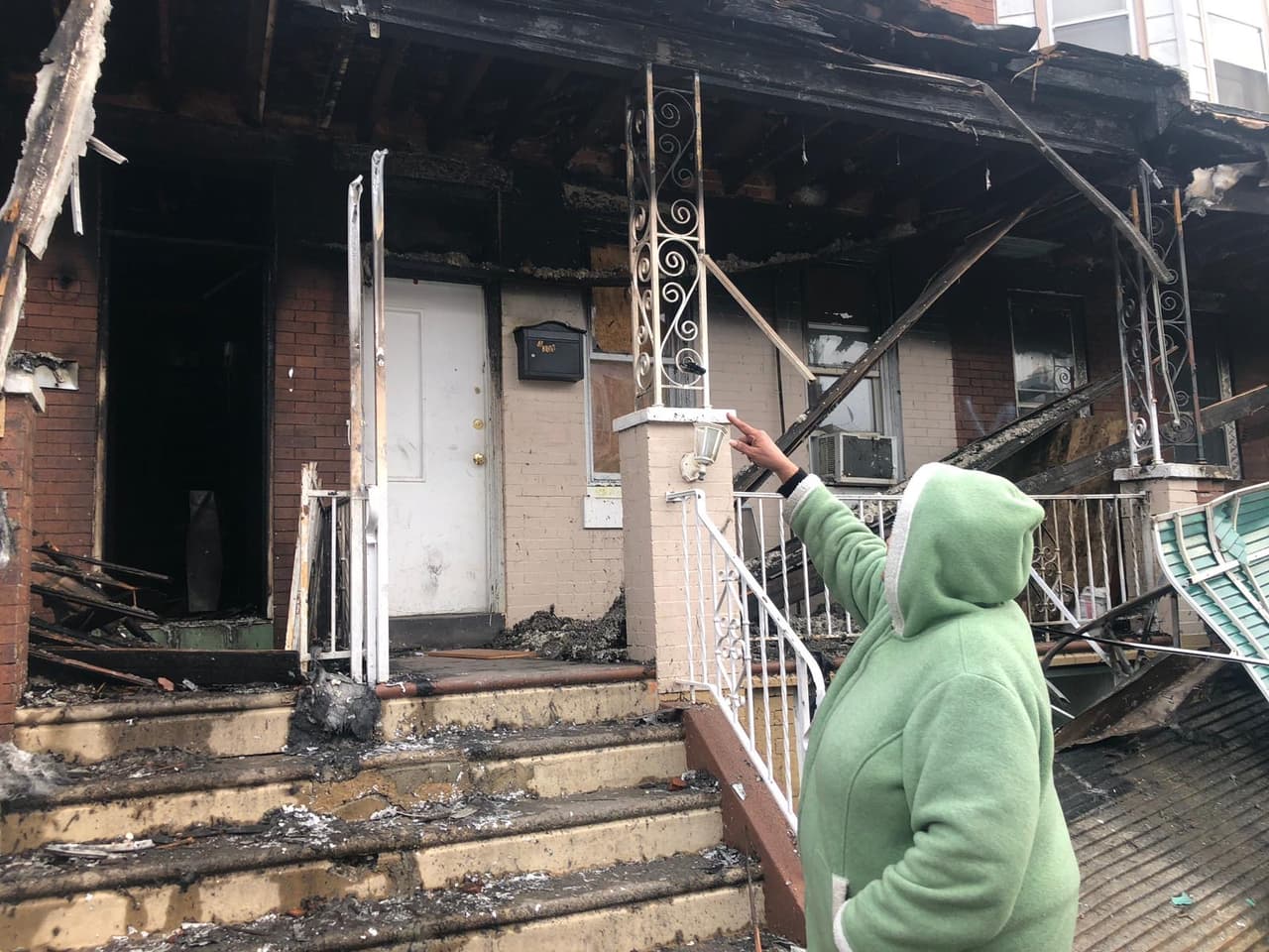 Tres familias hispanas quedaron sin hogar tras incendio en Kensington  
