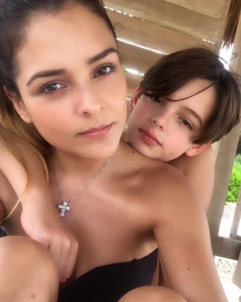 En cuestión personal, Grettell estuvo casada con Patricio Borghetti durante 6 años y con él tuvo a su hijo Santino.