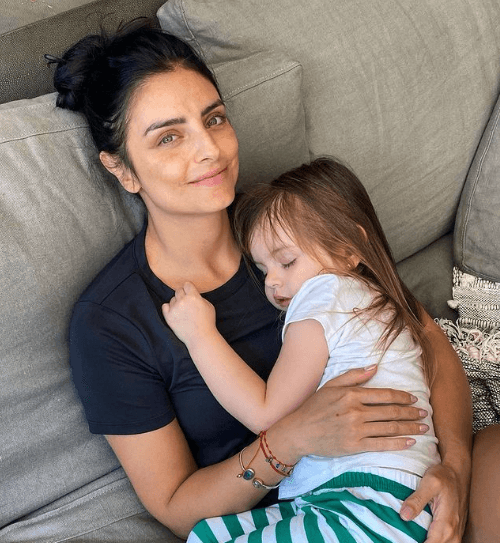<b>Aislinn Derbez</b> también apoya la lactancia y usa sus redes sociales para alzar la voz sobre estetema.