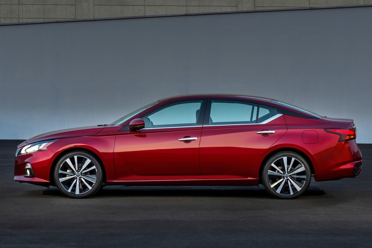 <h3 class="cms-H3-H3"><b>Nissan</b></h3>
<br>
<br>En el mes de marzo, Nissan detuvo la producción de varios modelos en Smyrna, Tennessee y Canton, Mississippi. Recientemente se reportó que la firma hará una pausa temporal en las operaciones de su planta en Kyushu, Japón, al igual que en otra de sus plantas en el país asiático y de paso recortará el turno nocturno durante el mes de mayo.
<br>