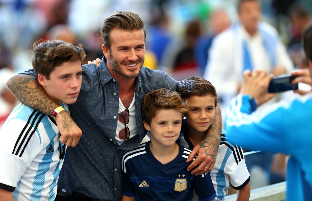 Uno de los ex futbolistas más aclamados a nivel mundial es David Beckham.