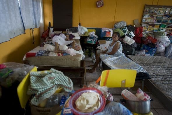 Antonio recuerda que el agua del río Papaloapán se metió una noche al pueblo y que junto a sus vecinos tuvieron que ayudarse para soportar la fuerza del agua. "Era una corriente muy fuerte, a algunos los alcanzó a arrastar, afortunadamente no se ahogó ninguno".
