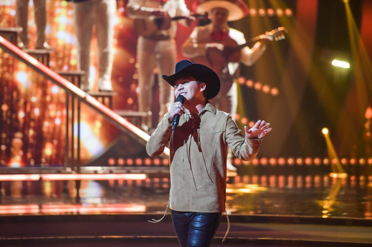 Compite por el premio a Artista del Año y Artista Regional Mexicano.