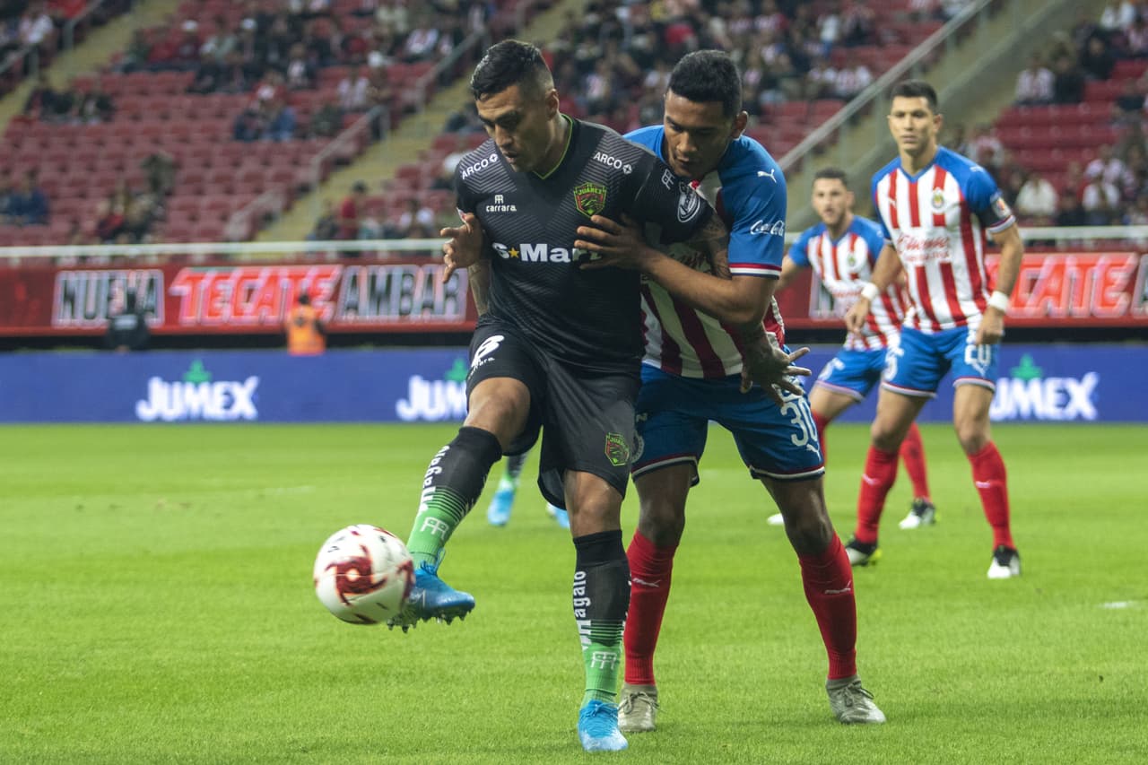 Los visitantes no lograban tener la posesión del balón.