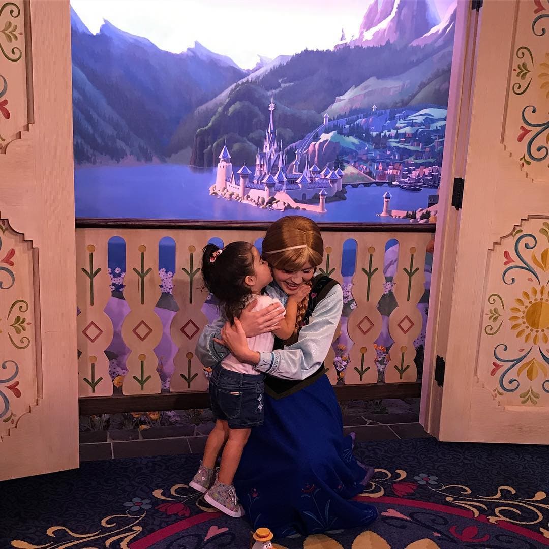 Cada año, Ana Patricia lleva a su muñeca de carne y hueso a Disney, el parque favorito tanto de Giulietta como de la presentadora latina.
<br>