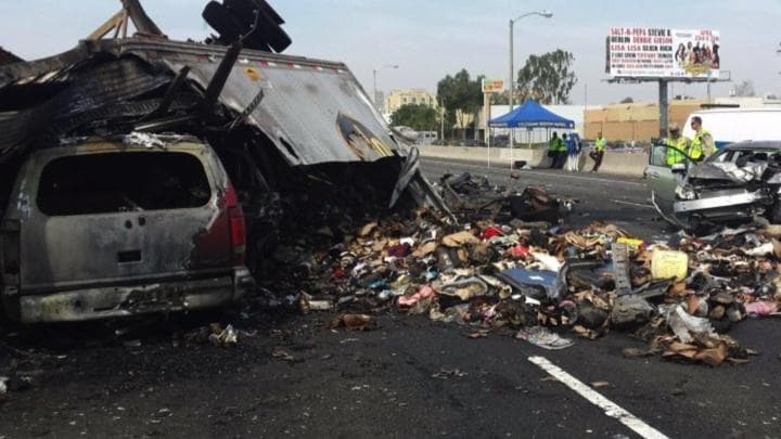 En febrero de 2016, la carretera 5 de Los Ángeles fue el escenario de uno de los peores accidentes provocados por carreras callejeras de autos, el cual dejó un saldo de tres personas muertas.