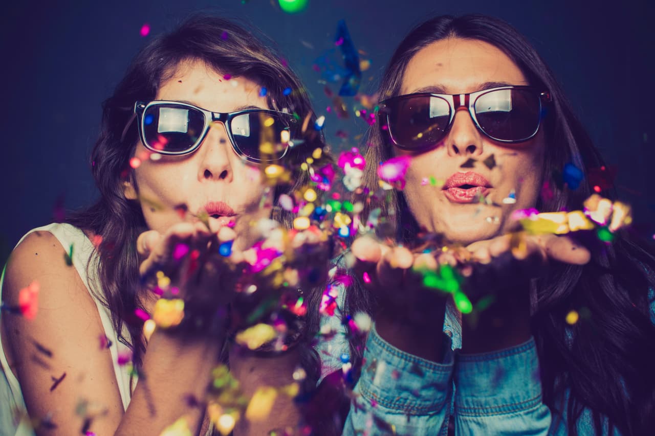 Actividades para adultos y niños. Una vez que tu hogar esté decorado, ¡es tiempo de organizar algunos juegos!