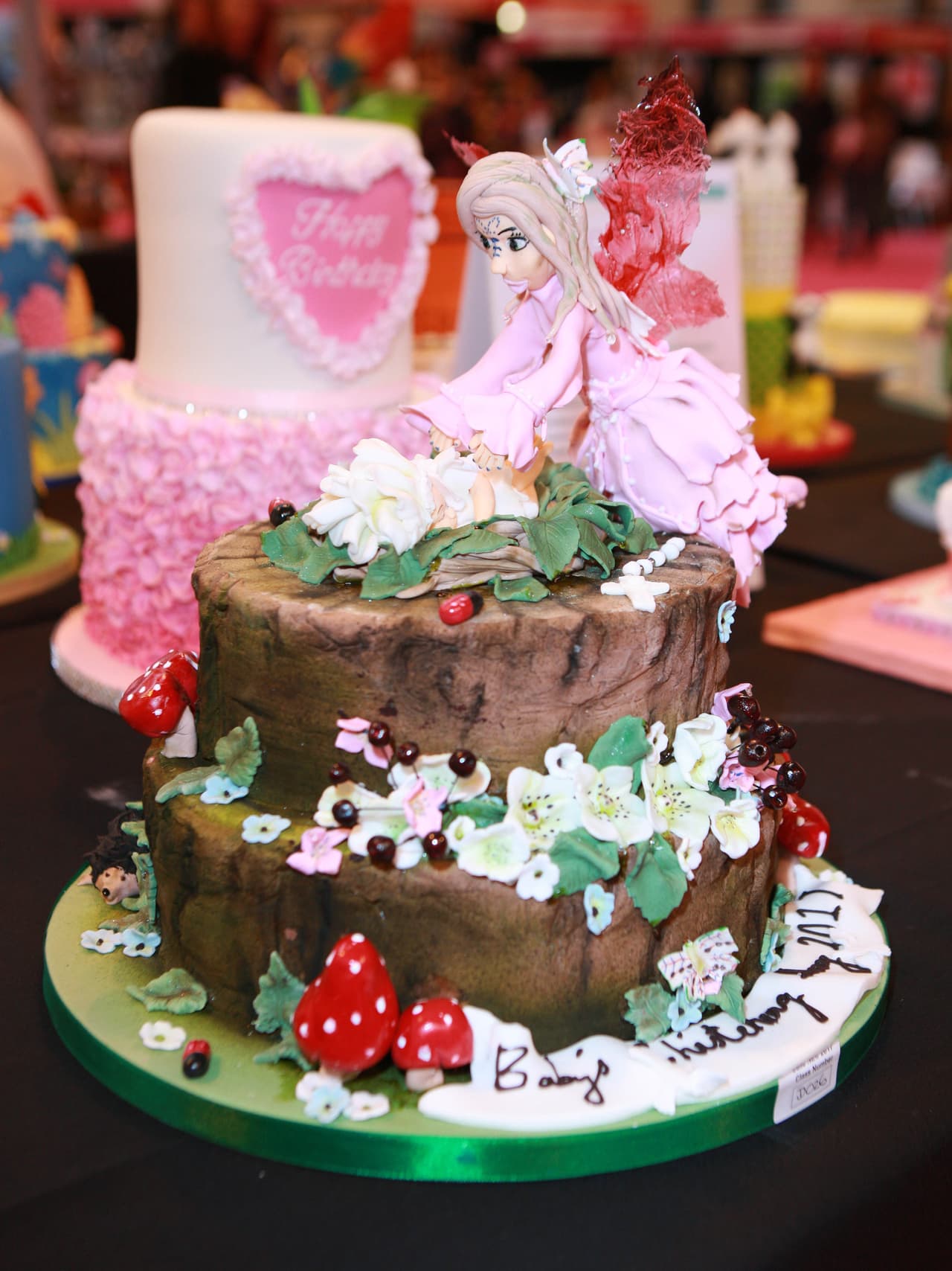 La competencia de pasteles mundial, Cake International, exhibió pasteles que llevan la decoración culinaria a lugares inesperados, con repostería en forma de personajes de películas, pájaros, perros y hasta un bebé. El show se llevará a cabo del 17 al 19 de marzo en Birmingham, Inglaterra.