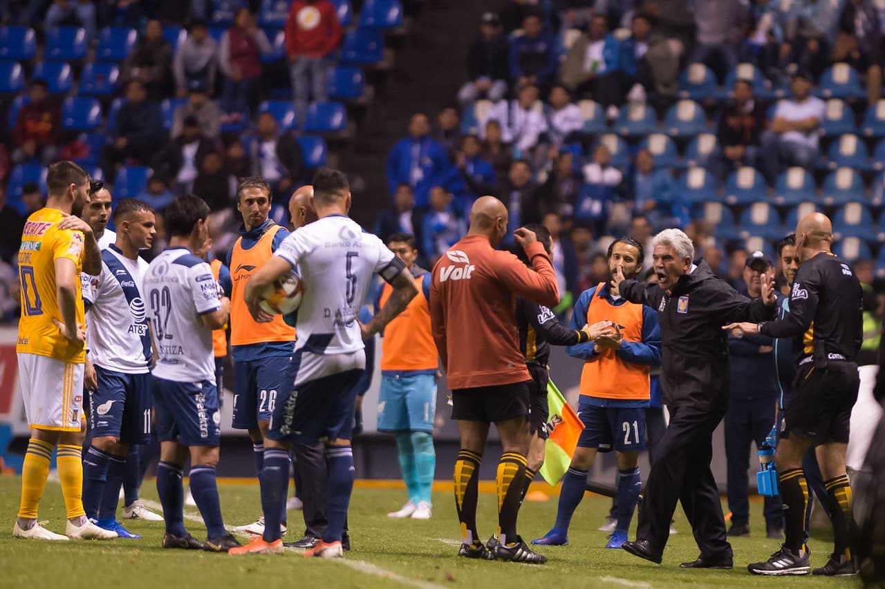 Estos fueron los momentos de tensión en el cierre del juego por el
<a href="https://www.univision.com/deportes/futbol/liga-mx/*">Clausura 2019</a> que terminó 1-1 entre Puebla y Tigres en el Estadio Cuauhtémoc, todo por una agresión de Rafael Carioca sobre Jesús Zavala.