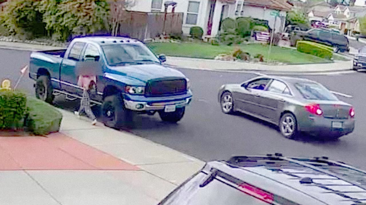 Así evadió una menor que caminaba sola el acoso de un hombre que la seguía en un auto