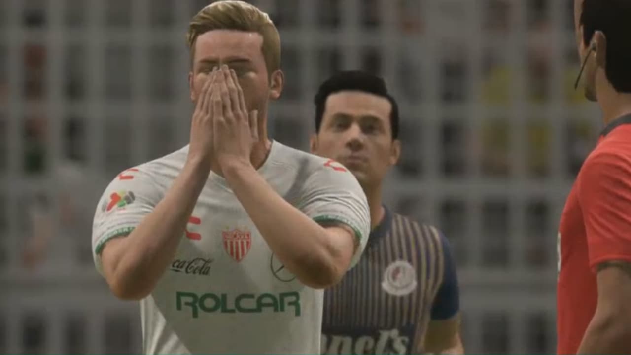 En el futbol virtual, Carlos Gutiérrez destrozó a Daniel Álvarez que terminó jugando con diez hombres.