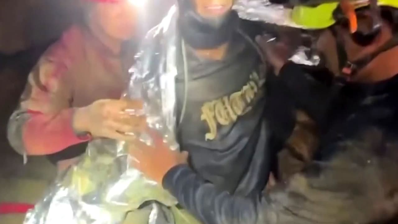 Carrera contra el tiempo: Sacan de cueva en Laos a un minero; faltan 4 más por rescatar y hay 2 desaparecidos