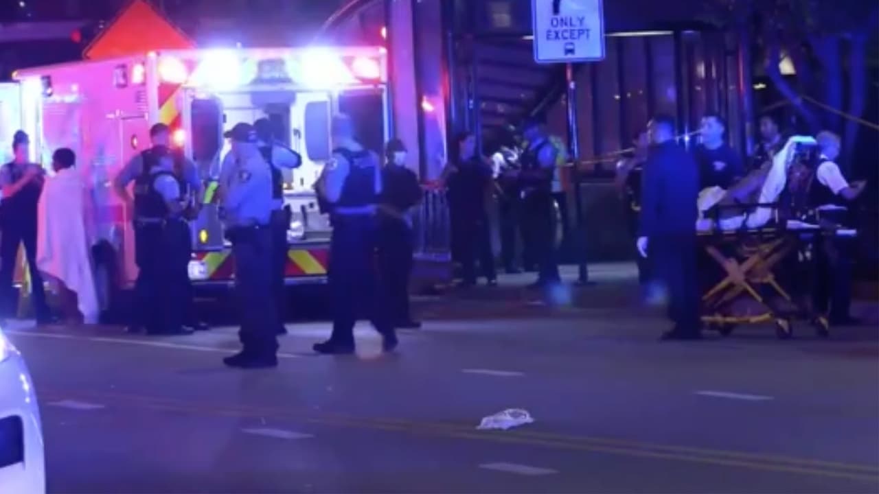 Cerca de las 
<b>10:40 p.m. del jueve</b>s, se desató 
<b>una balacera en un McDonald’s</b> de la 
<b>cuadra 800 al norte de State Street. </b>