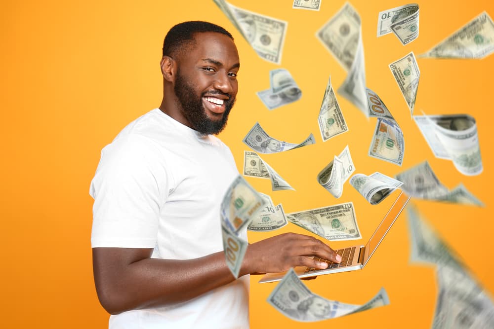 La felicidad sería la palabra correcta para
<b>diciembre</b>, pues tu cierre del presente año, te daría tus cinco minutos de alegría, frente a alguien que admiras, respetas o que te genera respeto. Por ello es que a pesar de que sueñe extraño, podría ser una persona que te oriente a ser más próspero económicamente hablando. La carta del mundo, habría hecho su trabajo contigo.
<br>