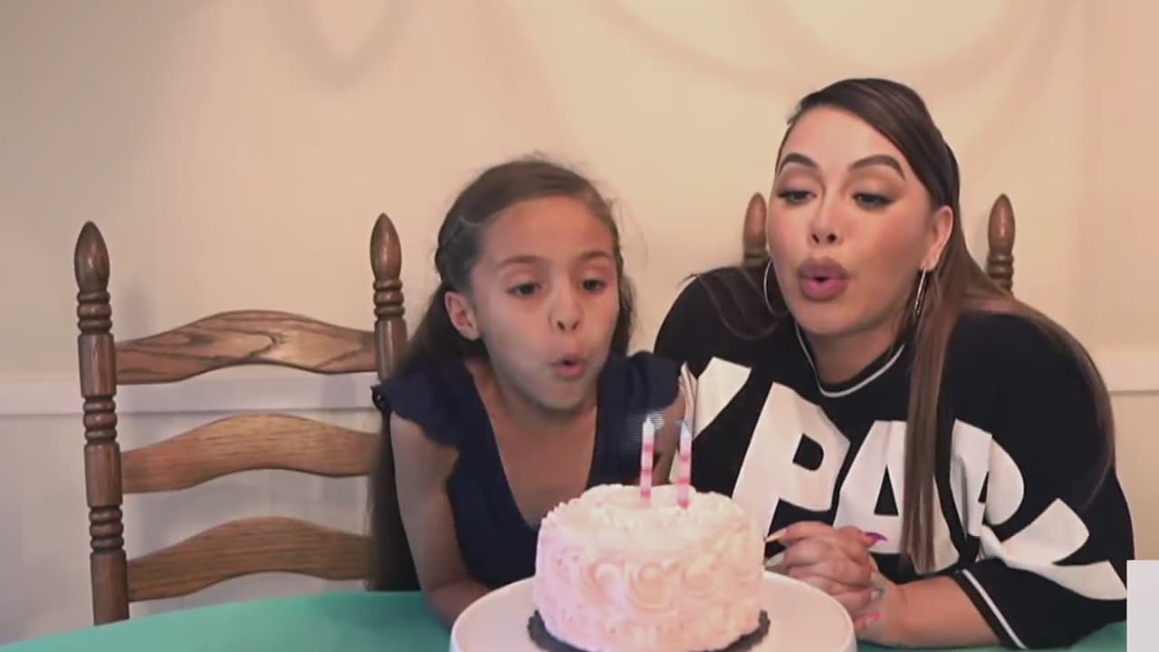 Taylor quería conocer a su cantante favorita, Chiquis Rivera, y como por arte de magia, la cantante apareció en su casa en Porterville con regalos y sorpresas. Todo esto fue posible gracias al poder de las redes sociales.