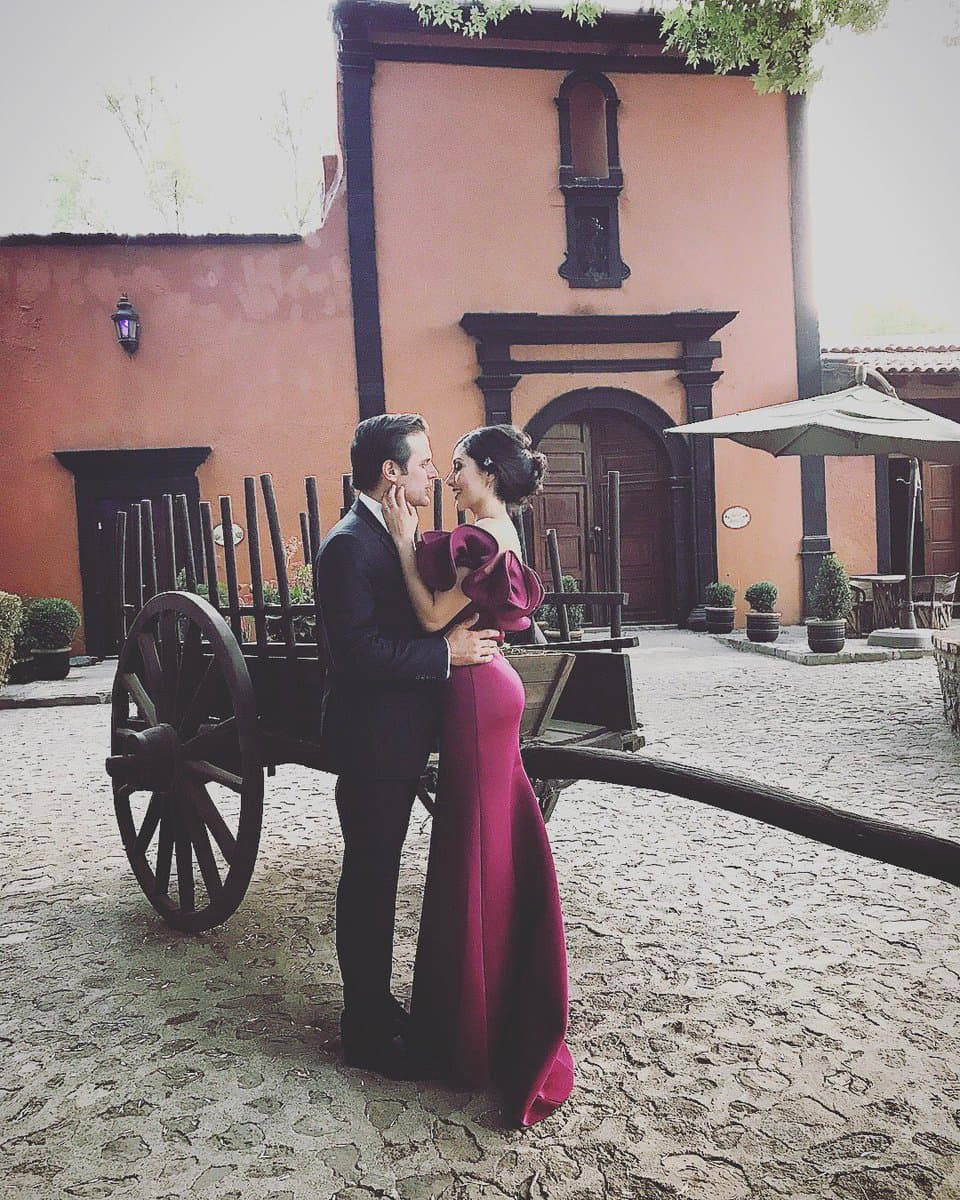 La pareja se conoció hace más de un año mientras filmaban una película, pero fue hasta hace algunos días que decidieron formalizar su relación.