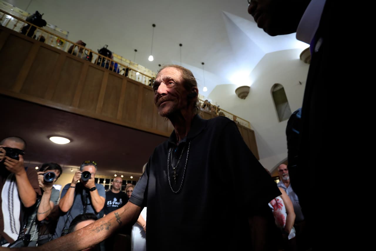 La funeraria recomendó no abrir el ataúd por las condiciones en que quedó el cadáver. Antonio Basco perdió a su único familiar en la masacre de Texas.