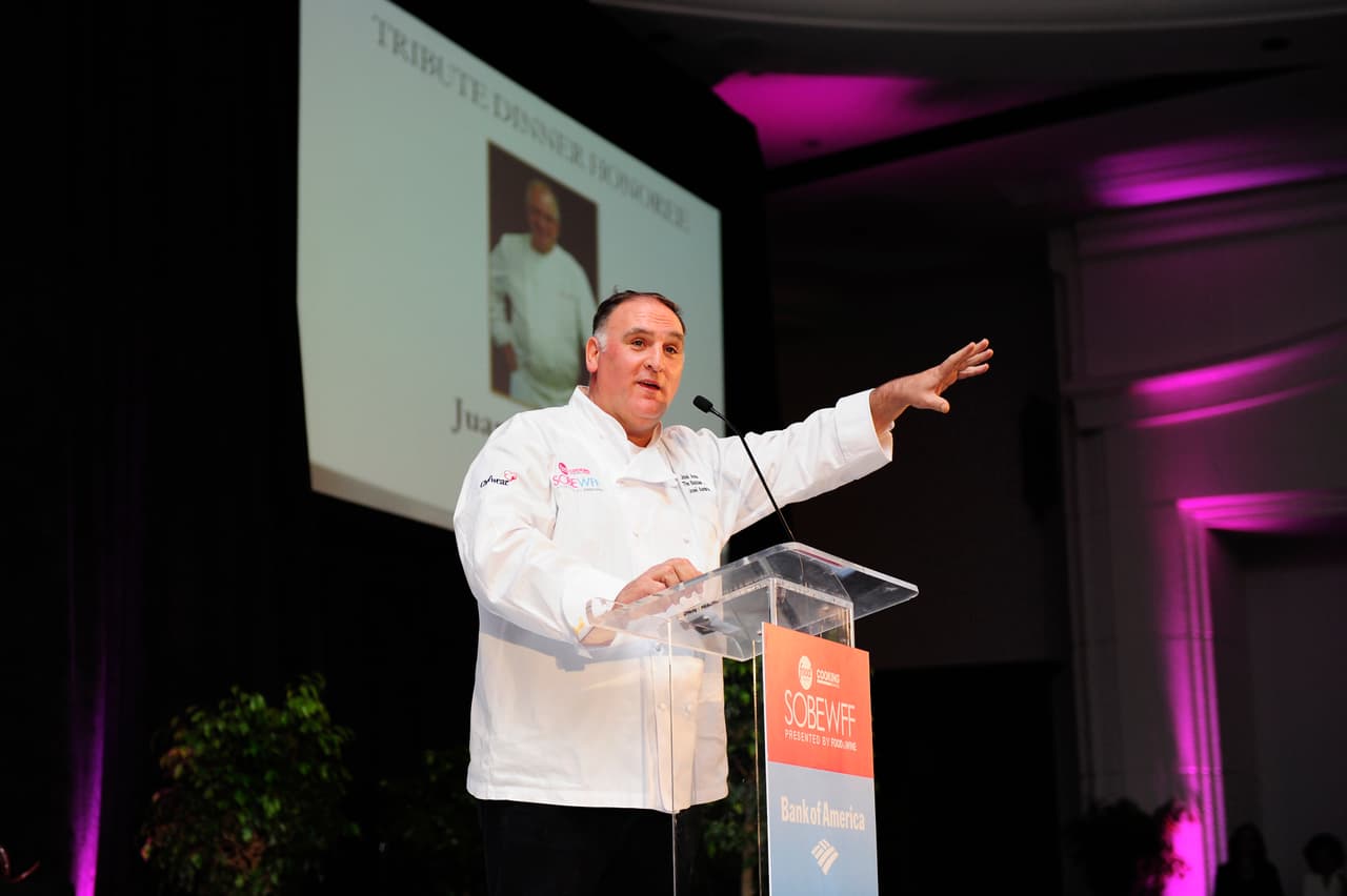 El chef José Andrés está también dentro del proyecto. En julio pasado, el español se solidarizó con la comunidad latina cuando se negó a abrir uno de sus restaurantes en un hotel del magnate de Washington.