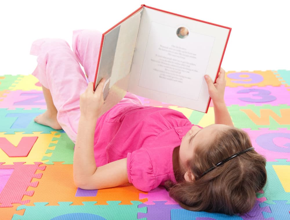 Visita la librería: un poco de lectura con aire acondicionado puede convertir un día 'normal' en un momento lleno de magia e imaginación.