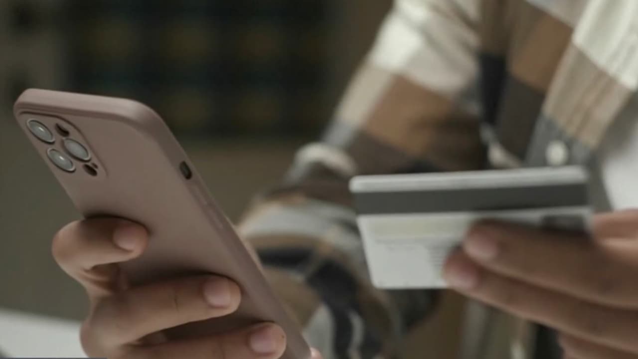 Alertan de nueva modalidad de estafa en Fort Bend: ofrecen falsas ofertas de telefonía móvil