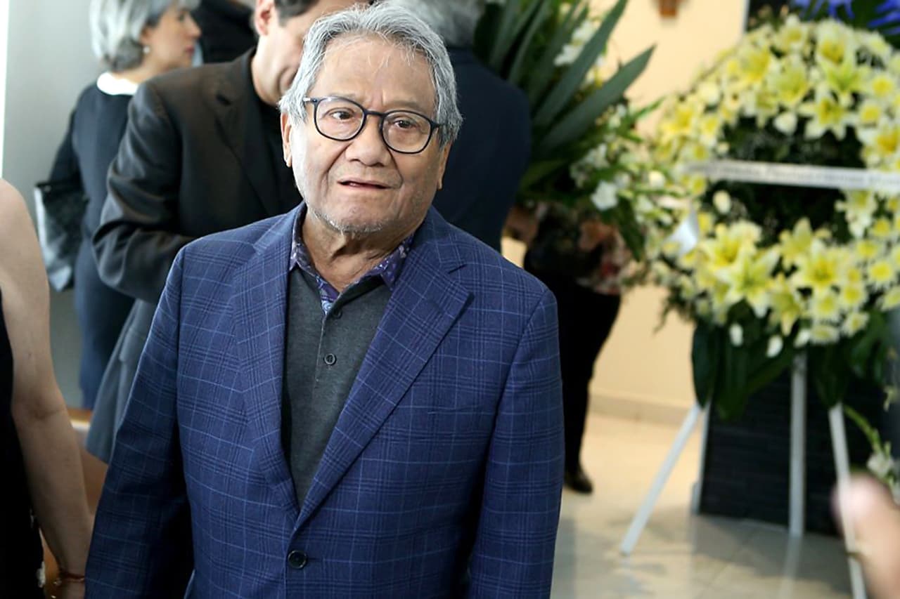 El pasado 6 de septiembre, el cantautor cubano publicó en Facebook que Manzanero se despediría tras su gira ‘Armando Panchos 2’. “Es el más alto honor que he recibido en mis 40 años de carrera profesional, porque cuando cierro mis ojos e intento recordar el o los primeros besos enamorados recibidos, saltan de alegría inevitablemente desde mis recuerdos ‘Esta tarde vi llover’, ‘Contigo aprendí’, ‘Somos novios’ y otras muchas”, escribió en esa red social, según Notimex.