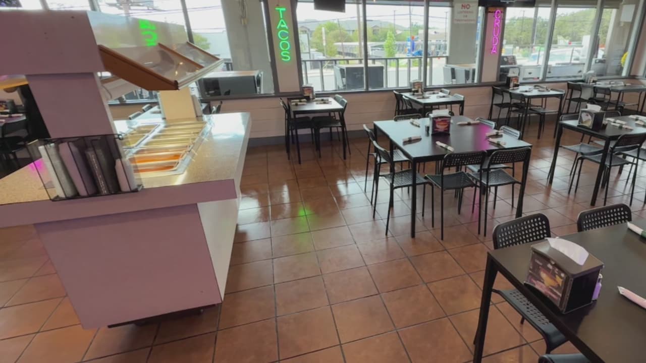 Falta de clientes por redadas y altos precios pone en riesgo a restaurantes de San Antonio
