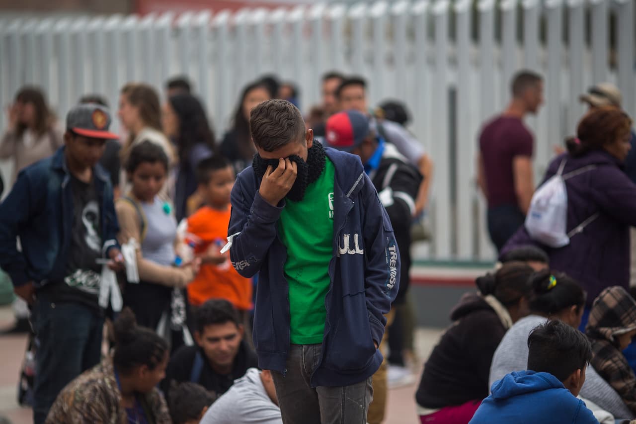 ¿Qué sigue para los migrantes de la caravana? Para algunos, un largo encierro en centros de ICE