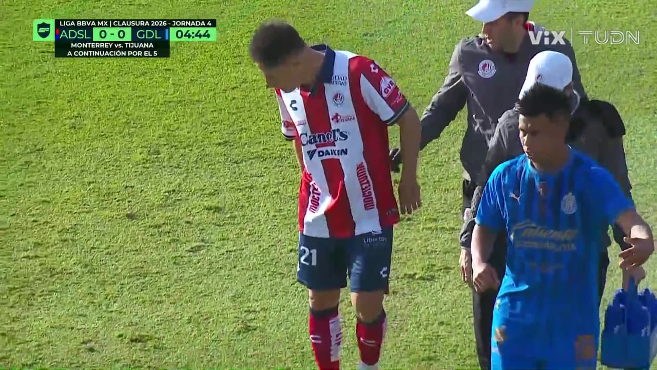 ¡Alerta! Óscar Macías sale a los 5 minutos del San Luis vs. Chivas por esta razón