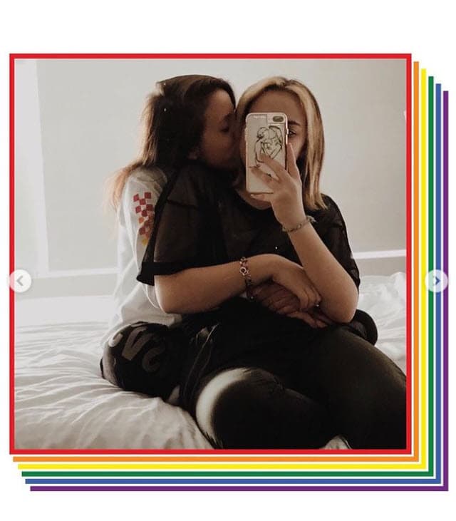 Después de varias semanas, detalles y darse su primer beso, el 26 de febrero de 2020 decidieron formalizar su relación.
<br>