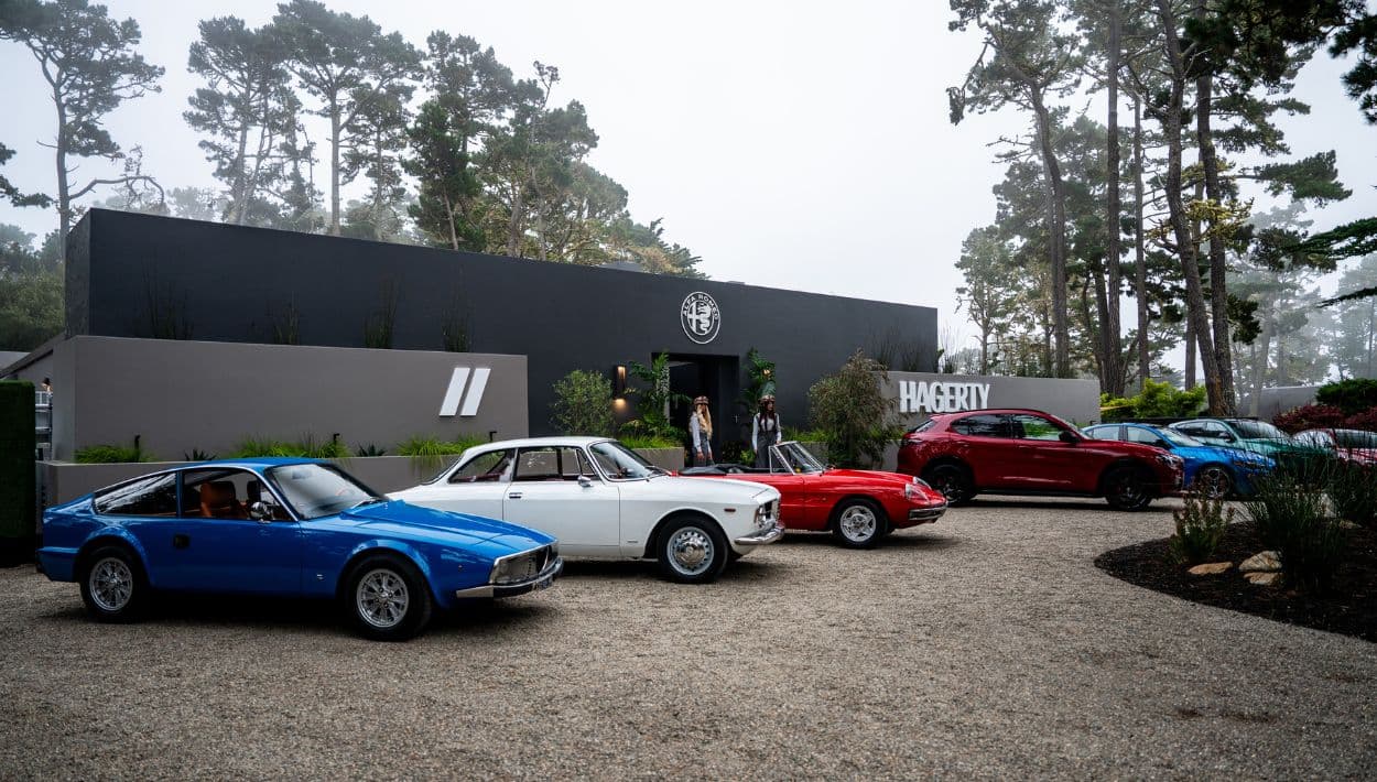 Vehículos clásicos de Alfa Romeo en exhibición en la Hagerty House