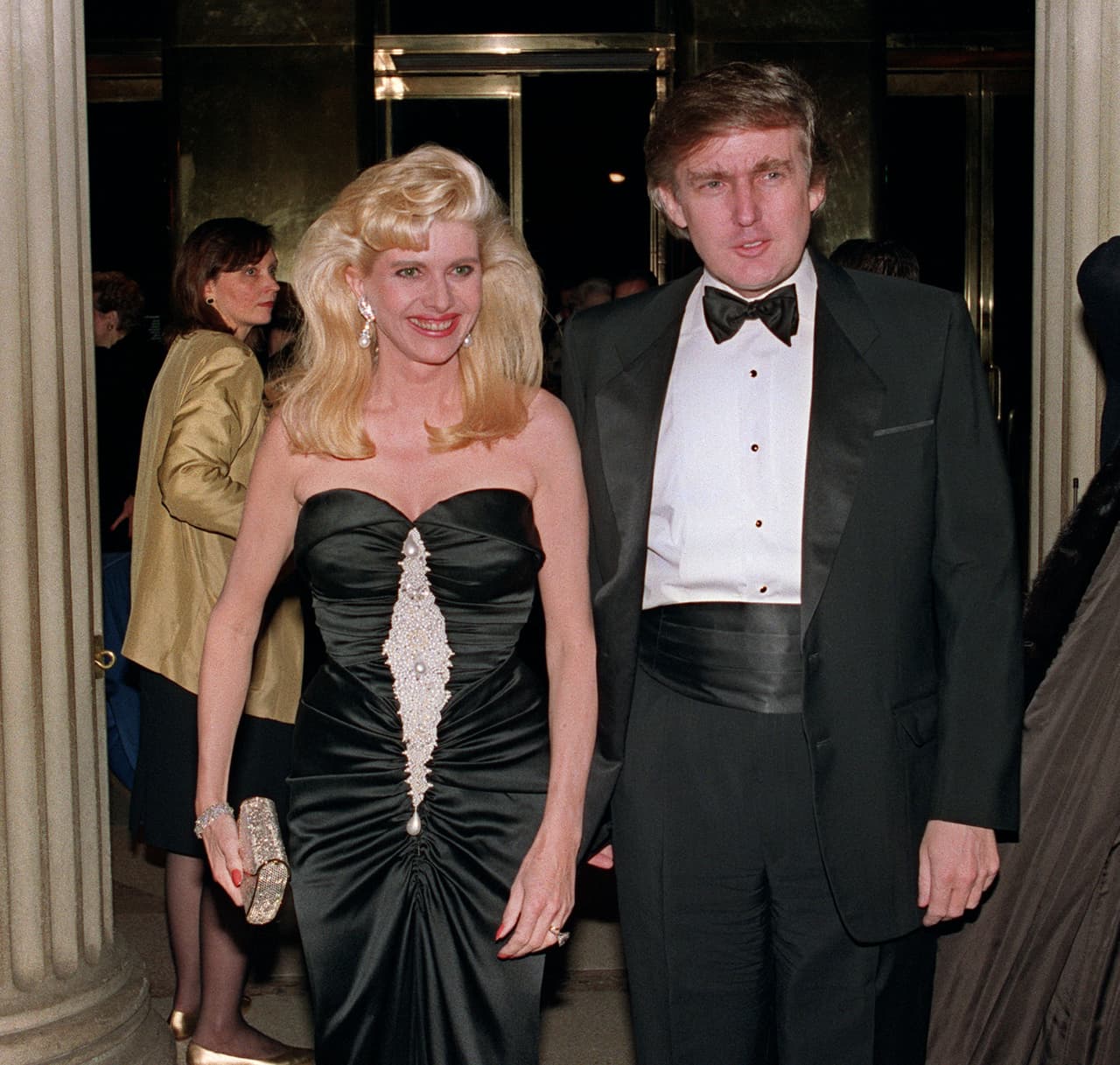 Ivana y Donald Trump en una imagen de archivo de 1989 en un evento social en New York.