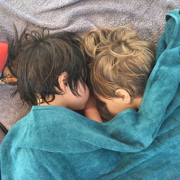 ¡Qué ternura! Se ve que son muy unidos.