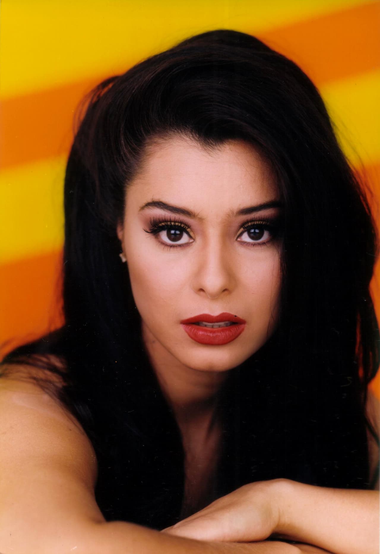 Yadhira Carrillo comenzó su carrera con pequeñas participaciones en telenovelas como 'Te sigo amando' (1996), 'María Isabel' (1997) y 'El privilegio de amar' (1998).