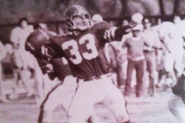 <b><a href="http://www.univision.com/temas/eduardo-yanez">Yáñez</a></b> pertenecía al equipo Lobos Plateados del Instituto Politécnico Nacional (IPN).