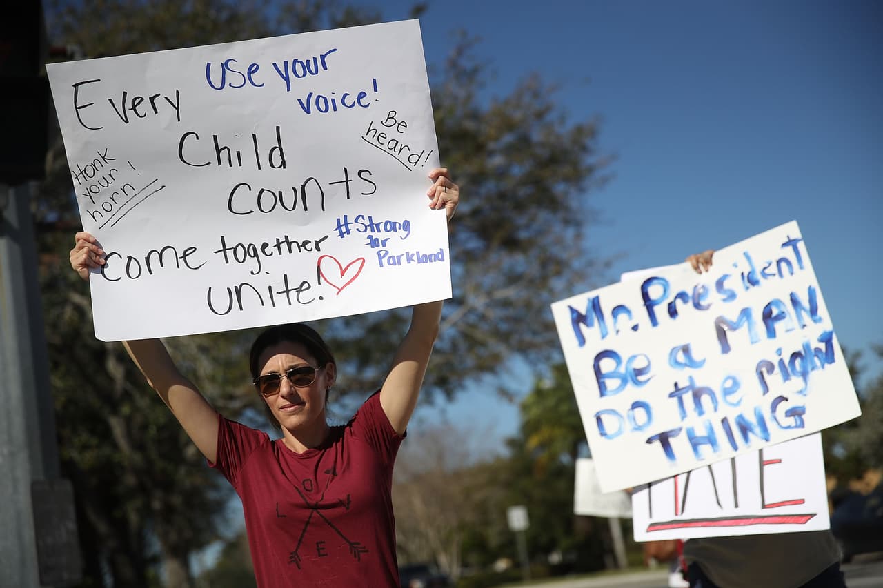 Universidades prometen a los estudiantes que protestar contra las armas no afectará su admisión