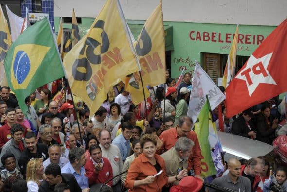 La cercanía con el popular presidente explica en gran parte la fuerza que alcanzó Rousseff en las encuestas, pese a que nunca disputó una elección.