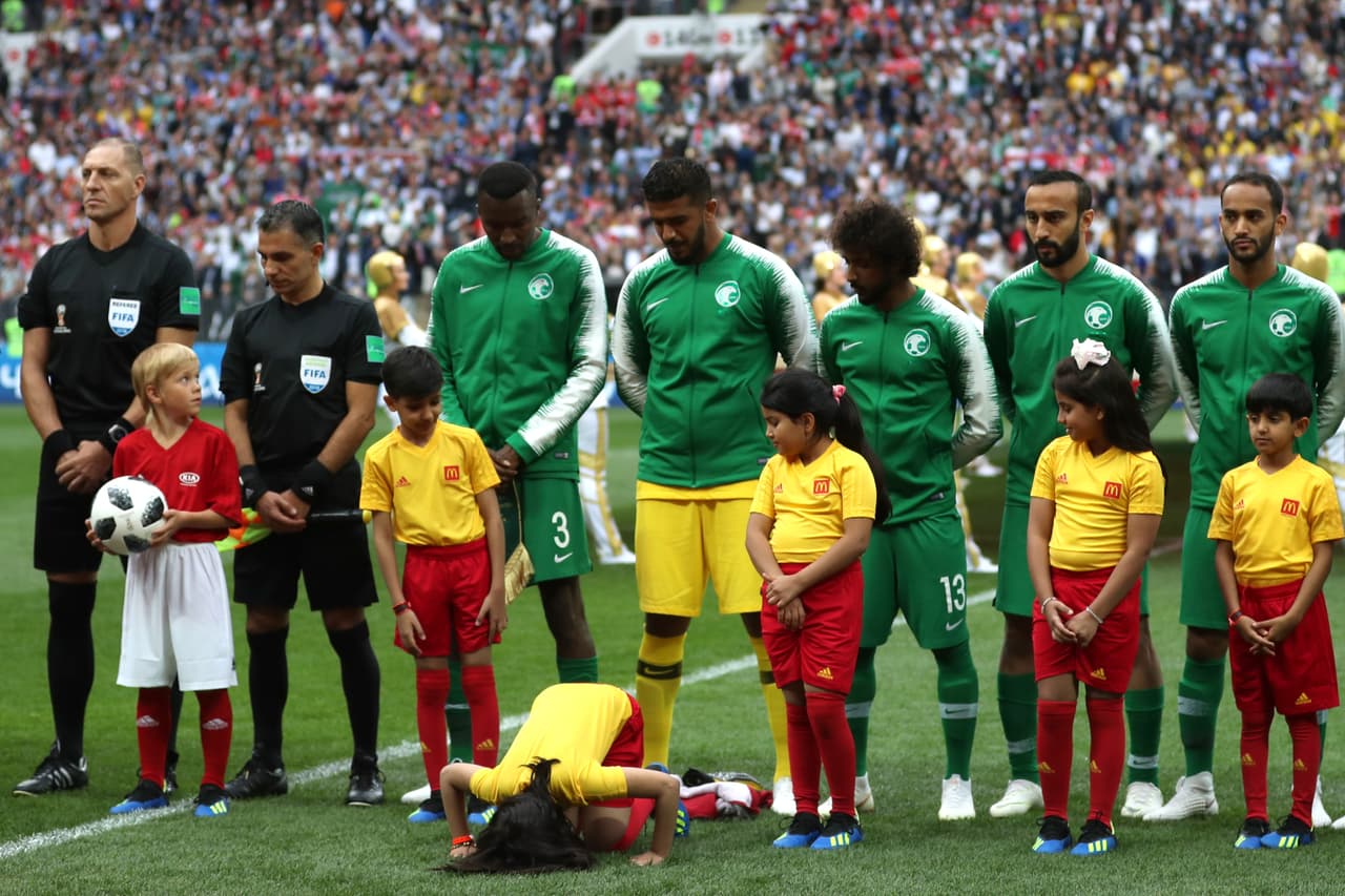 Un detalle llamativo, fue el gesto de una de las pequeñas que estuvo con Arabia Saudita.