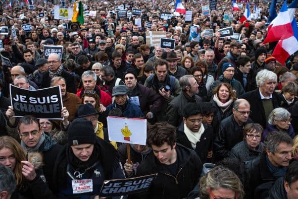 Los manifestantes en camino a la Plaza de la República.