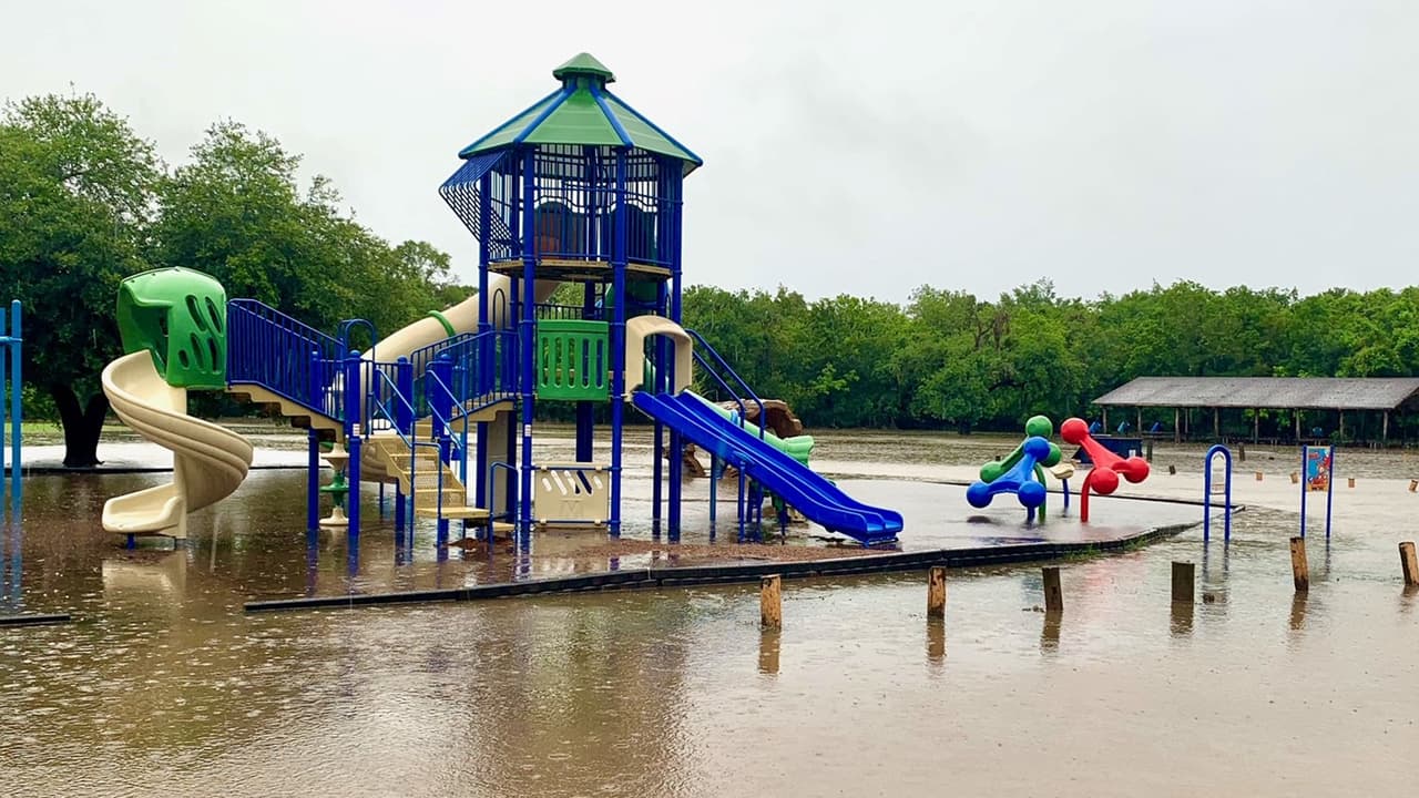 En el Condado Brazoria el parque Hanson Riverside County Park resultó inundado.