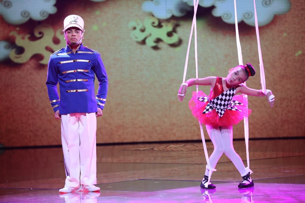 Frente a frente, los equipos de Paulina Goto y Jonatan Sánchez compitieron esta noche.