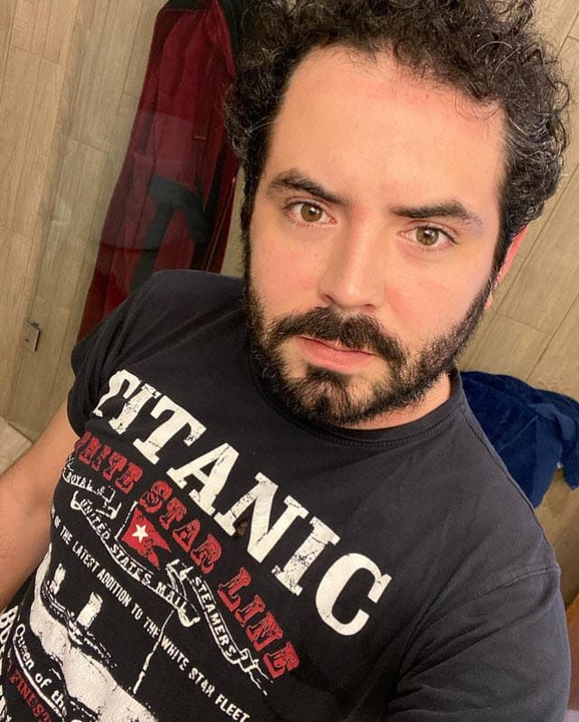 "No lo he podido ver porque estoy filmando diario, diario, diario.
<b> No me da tiempo</b>. Ayer acabamos a las cuatro de la mañana, pues no. Hubiera podido ser de cinco a seis de la mañana, pero no sé si él hubiera podido", dijo a la prensa.
<br>