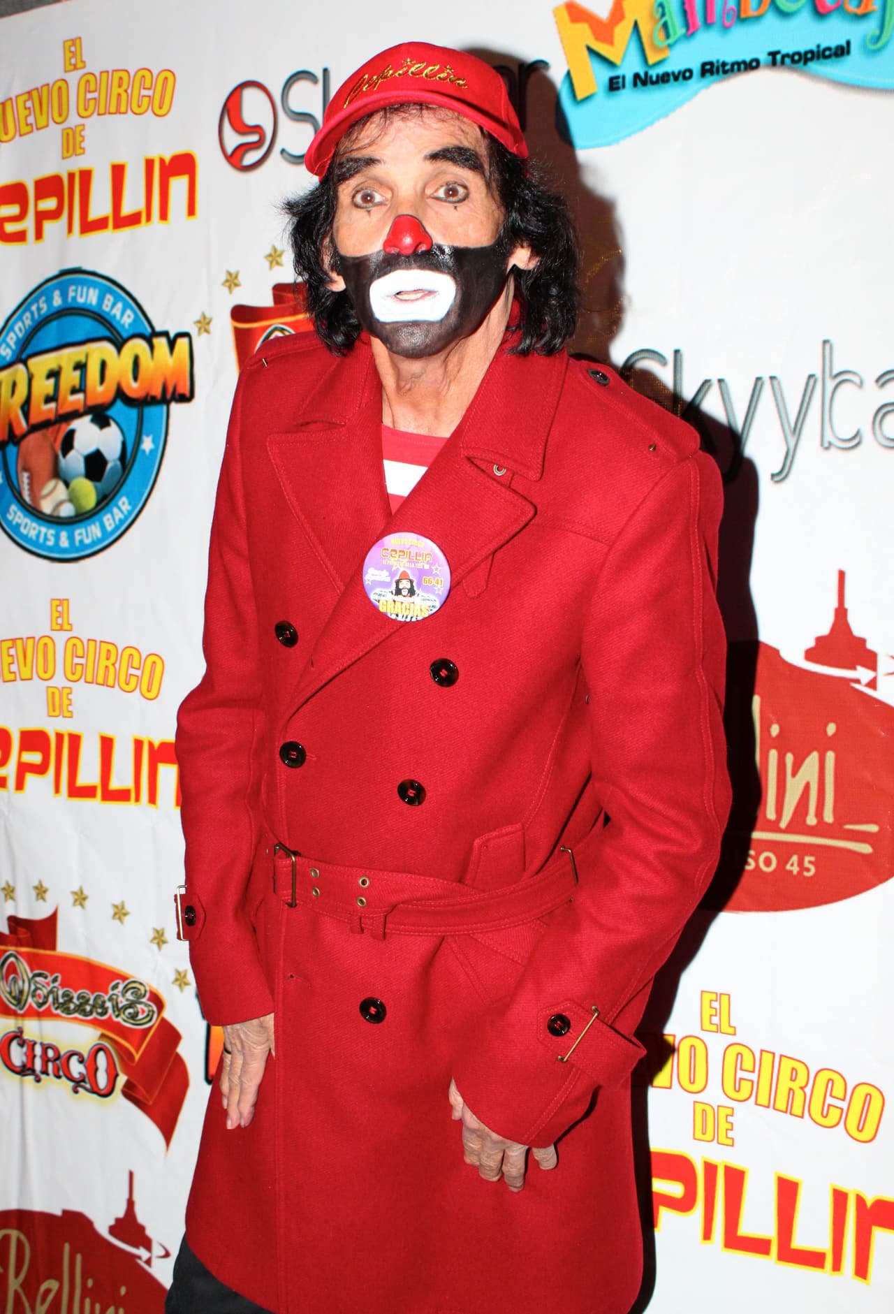 Recordó que fue precisamente cuando empezó la pandemia que invitó a su padre a integrarse a la cuenta de TikTok que creó a principios de 2020, para evitar que se estresara o se sintiera mal quedándose en casa.