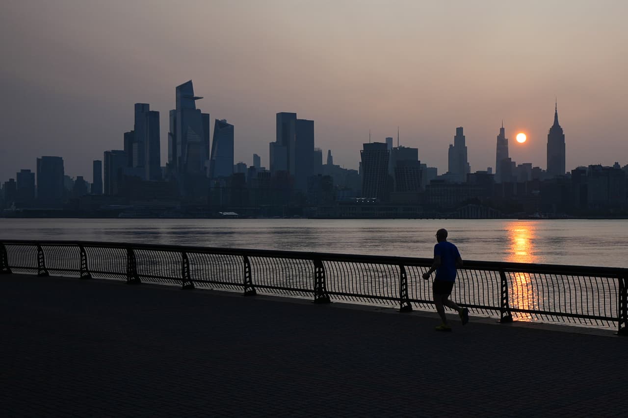 La evaluación reúne ciudades de distintas regiones y considera diferentes dimensiones de su desarrollo para determinar su posición dentro del ranking. Además de la clasificación global, el índice permite identificar el lugar que ocupan varias ciudades latinoamericanas frente al resto de las urbes evaluadas.