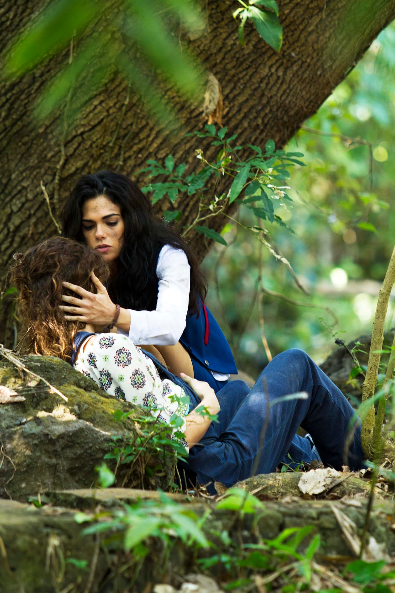 Por su parte, Yolanda tomó el control del avión que secuestró Zeki tras la muerte del piloto.