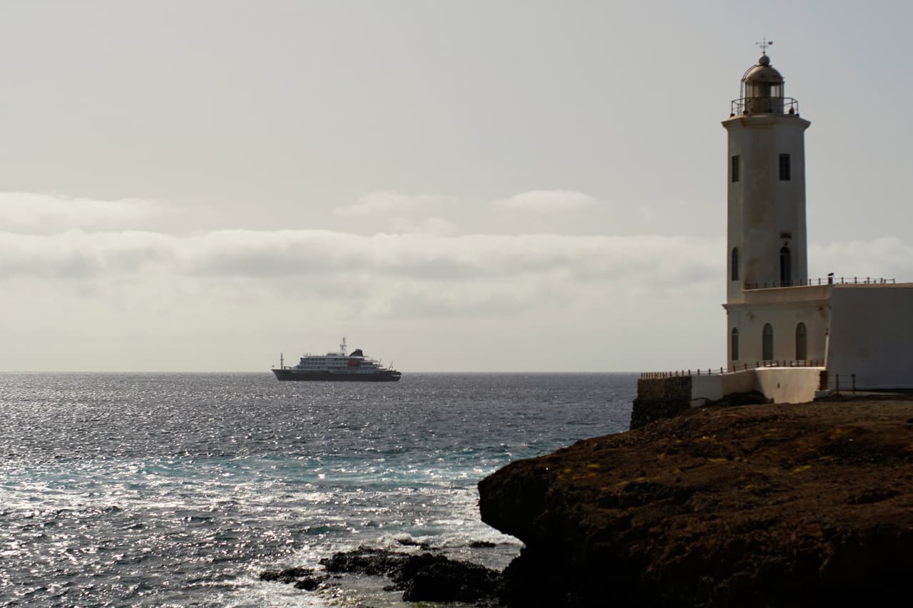 Países de todo el mundo se preparan para la llegada del crucero afectado por el hantavirus a la isla española de Tenerife, África Occidental, el domingo 10 de mayo.