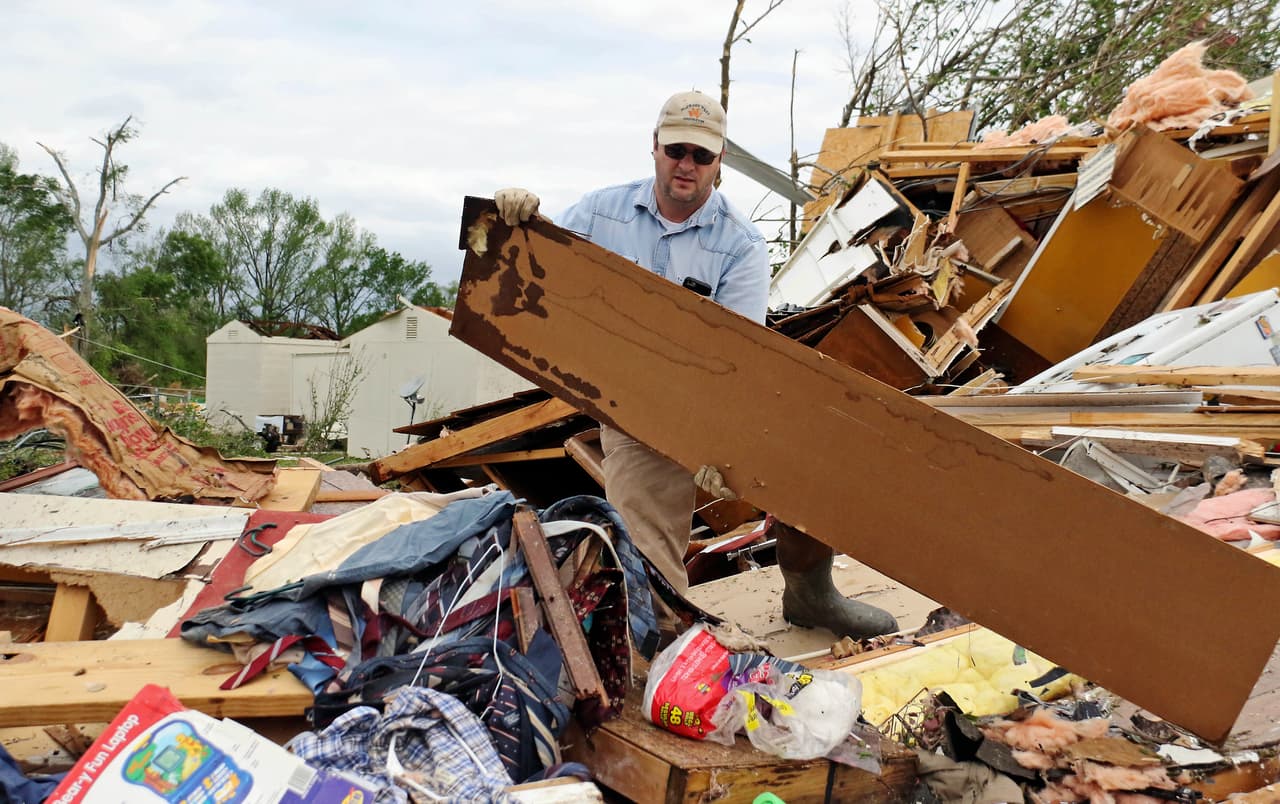 Ocho muertos y decenas de heridos dejan los poderosos tornados e inundaciones en Texas y Mississippi