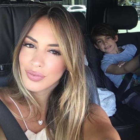 Shannon de Lima no olvida agradecer todo lo que pasa en su vida, por lo que en esta ocasión compartió una tierna imagen con su hijo, acompañada del texto: "Thanksgiving!!!! besos para todos, yo aquí con mi papacito!!, no me lo miren mucho, que es mío, mío, mío! Por siempre. PUNTO 
<a href="https://www.instagram.com/explore/tags/lalocapues/">#lalocapues".</a>