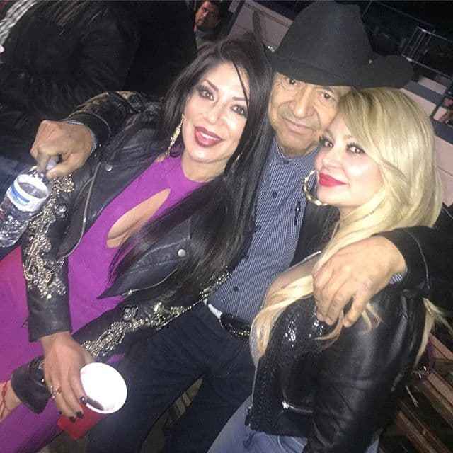 Al poco tiempo su hermana, Vicky Terrazas, también entró a ser parte de Horóscopos de Durango.