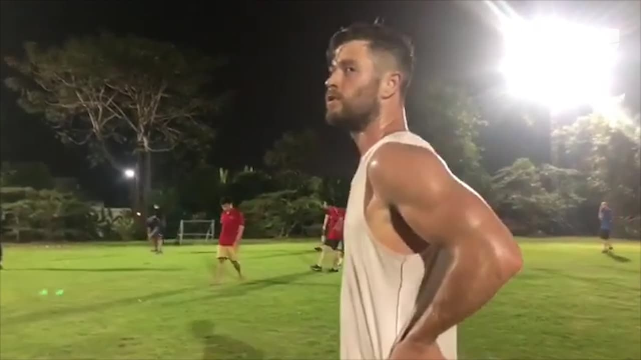 Thor es superpoderoso, menos cuando se trata de fútbol