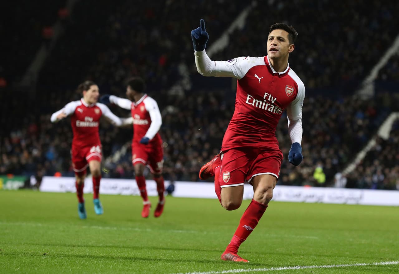 Las versiones del paso de Alexis Sánchez del Arsenal al Manchester City siguen tomando fuerza. Se dice que faltarían solo detalles, pero en el pasado mercado la situación era similar y se quedó con los Gunners.